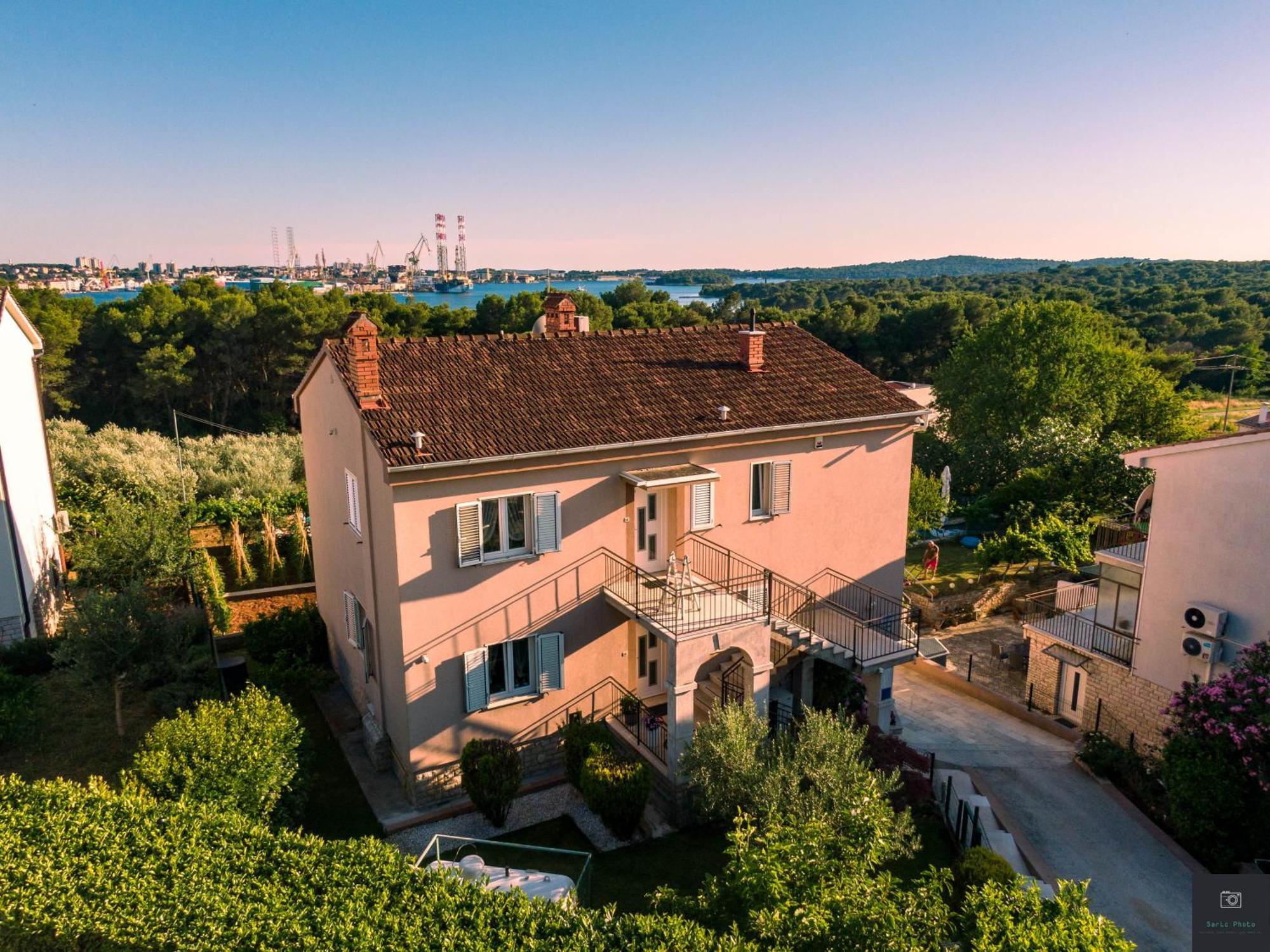 Apartman Nino Пула Экстерьер фото